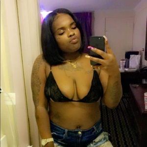 Meet your Posher, Danisha